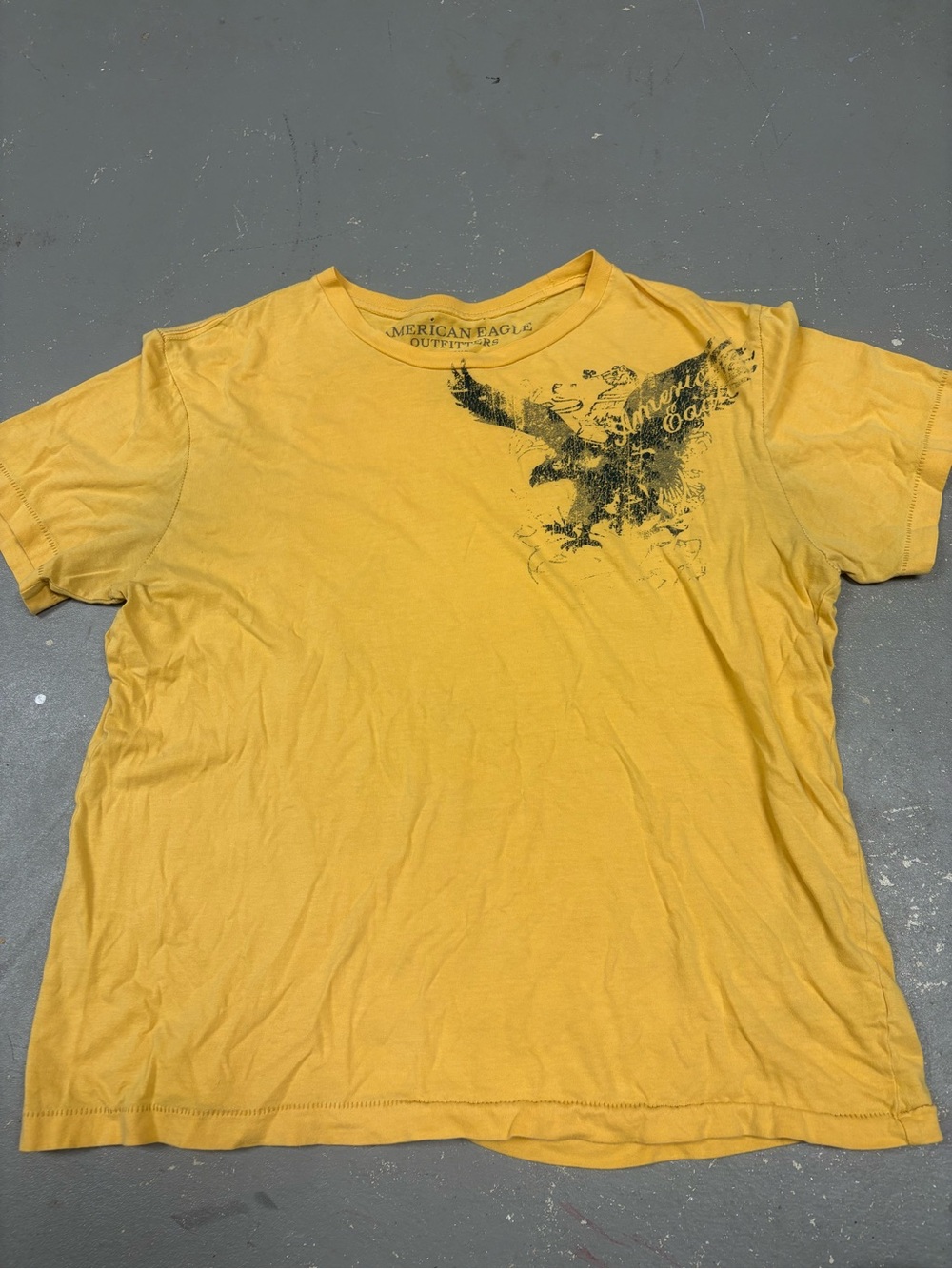 American Eagle Outfitters Vintage Y2K Mustard Mens Medium Crewneck Tshirt